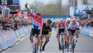 Mathieu van der Poel (na pierwszym planie)