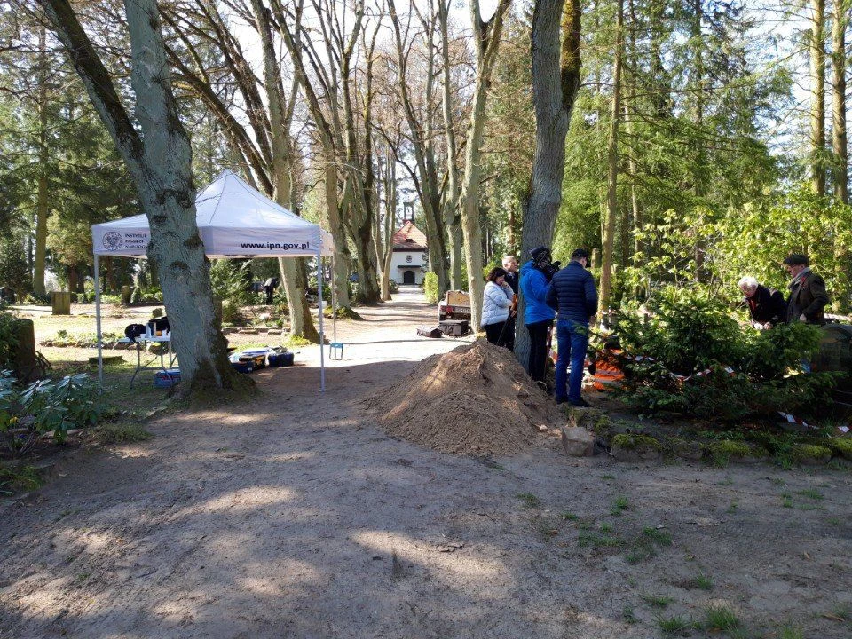 Prace archeologiczne IPN na terenie cmentarza w miejscowości Fürstenberg (Niemcy)