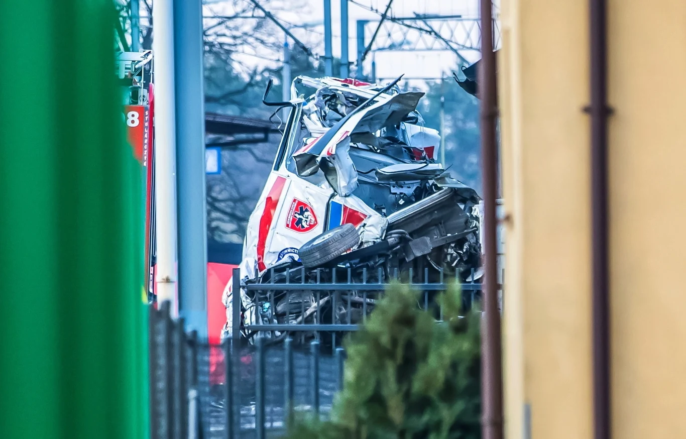 Dwie osoby zginęły, kierowca jest w ciężkim stanie Dwie osoby zginęły, kierowca jest w ciężkim stanie