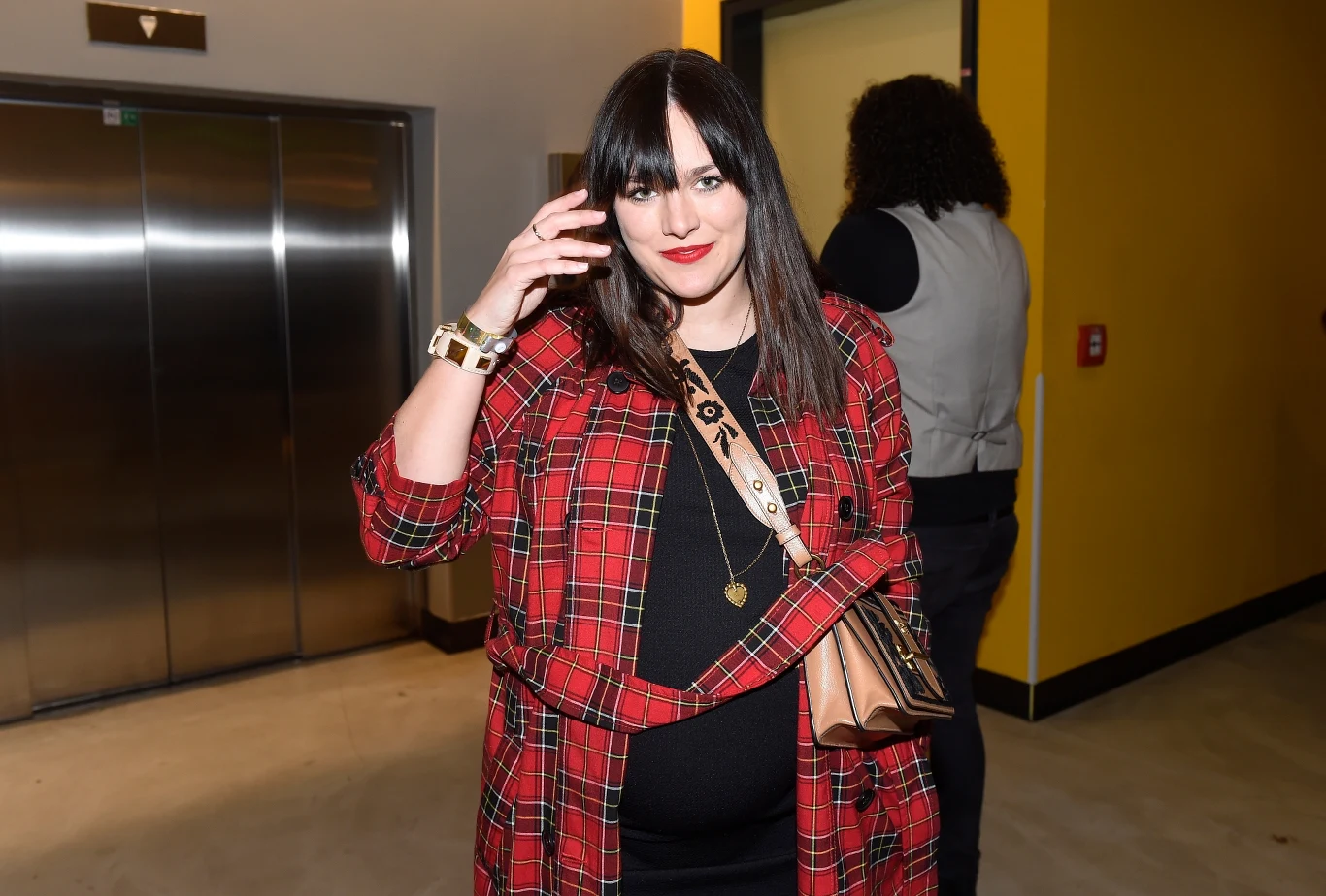 Ewa Farna w zaawansowanej ciąży pojawiła się w Pradze na koncercie Mikolasa Josefa, czeskiego reprezentanta w Konkursie Piosenki Eurowizji 2018. Ewa Farna w zaawansowanej ciąży pojawiła się w Pradze na koncercie Mikolasa Josefa, czeskiego reprezentanta w Konkursie Piosenki Eurowizji 2018.