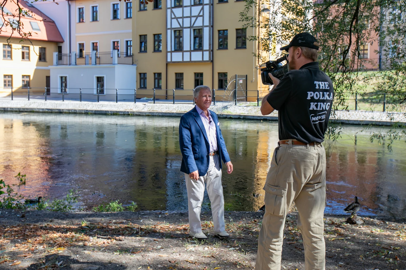 W 2001 roku Jan Lewan został aresztowany pod zarzutem oszustwa i stworzenia piramidy finansowej. W ciągu kilku lat Polak naciągnął ponad 400 osób na kwotę ponad czterech milionów dolarów. Otrzymał za to pięć lat pozbawienia wolności w więzieniu o zaostrzonym rygorze. Król polki podczas odsiadki omal nie stracił życia, gdy jeden z więźniów poderżnął mu gardło (sądzono, że Polak jest pedofilem). W 2018 roku Netflix na swojej platformie zaprezentował film "Król Polki" oparty na historii Jana Lewana. W roli głównej zobaczyliśmy Jacka Blacka.
