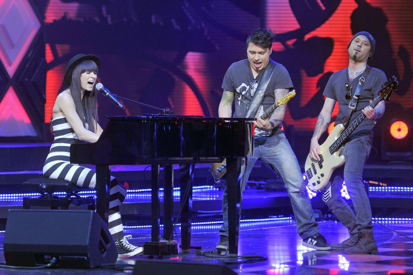 W 2005 roku brała udział w czwartej edycji programu "Idol", gdzie doszła do etapu grupowego. 16-latka zaśpiewała m.in. piosenkę Whitney Houston "I Will Always Love You". "Masz kawał głosu, śpiewasz czysto i w miarę przyzwoicie, tylko, że bardziej w miarę niż przyzwoicie" - mówiła jurorka Elżbieta Zapendowska po wykonaniu Houston, a Robert Leszczyński zachęcał do zmiany repertuaru. Z kolei Kuba Wojewódzki dodał wtedy: "Nie jest rewelacyjna, ale jest taka jak ja, skromna". 