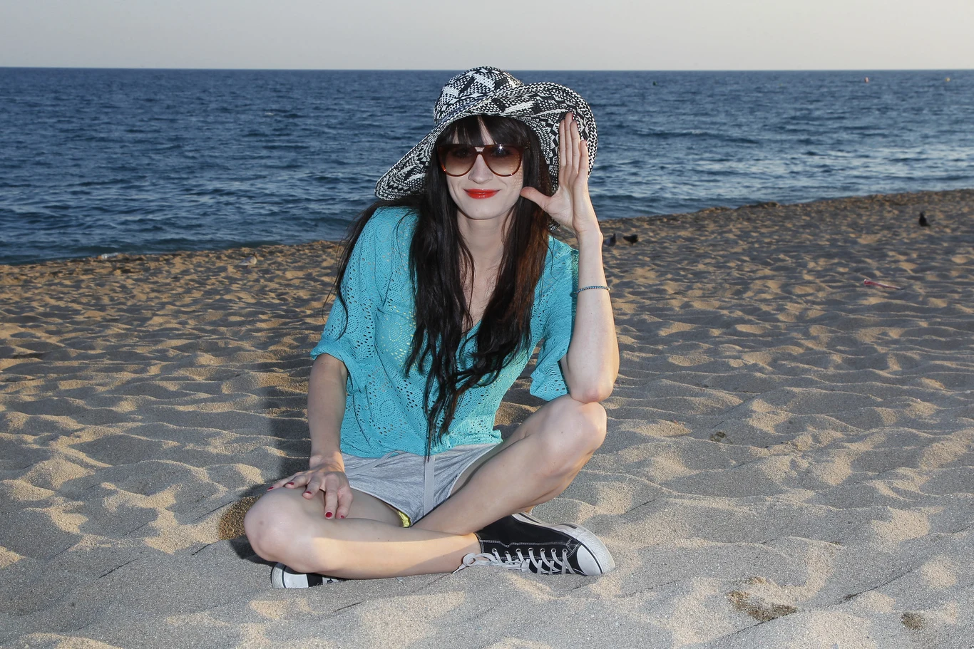 W 2011 roku Sylwia wydała drugi studyjny album "Sen o przyszłości", która szybko znalazła się na pierwszym miejscu listy OLiS. Płyta w niecałe dwa tygodnie od premiery uzyskała status platynowej, a w pierwszym kwartale 2012 roku pokryła się podwójną platyną. 