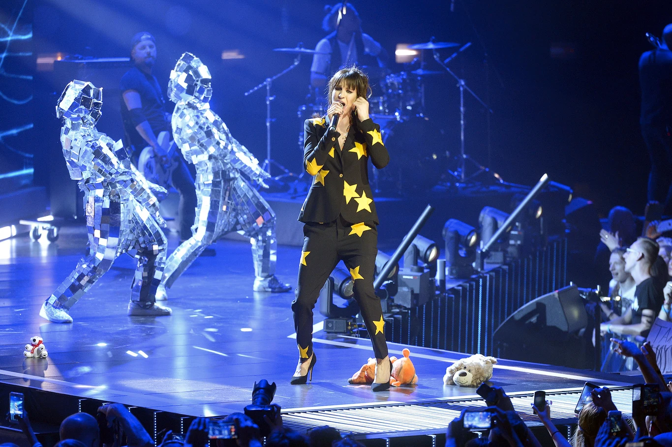 Ostatnim jak dotąd albumem Sylwii jest "Tamta dziewczyna". W niecały miesiąc płyta uzyskała status platynowej. W marcu 2017 roku singel "Tamta dziewczyna" osiągnął status podwójnego diamentu.