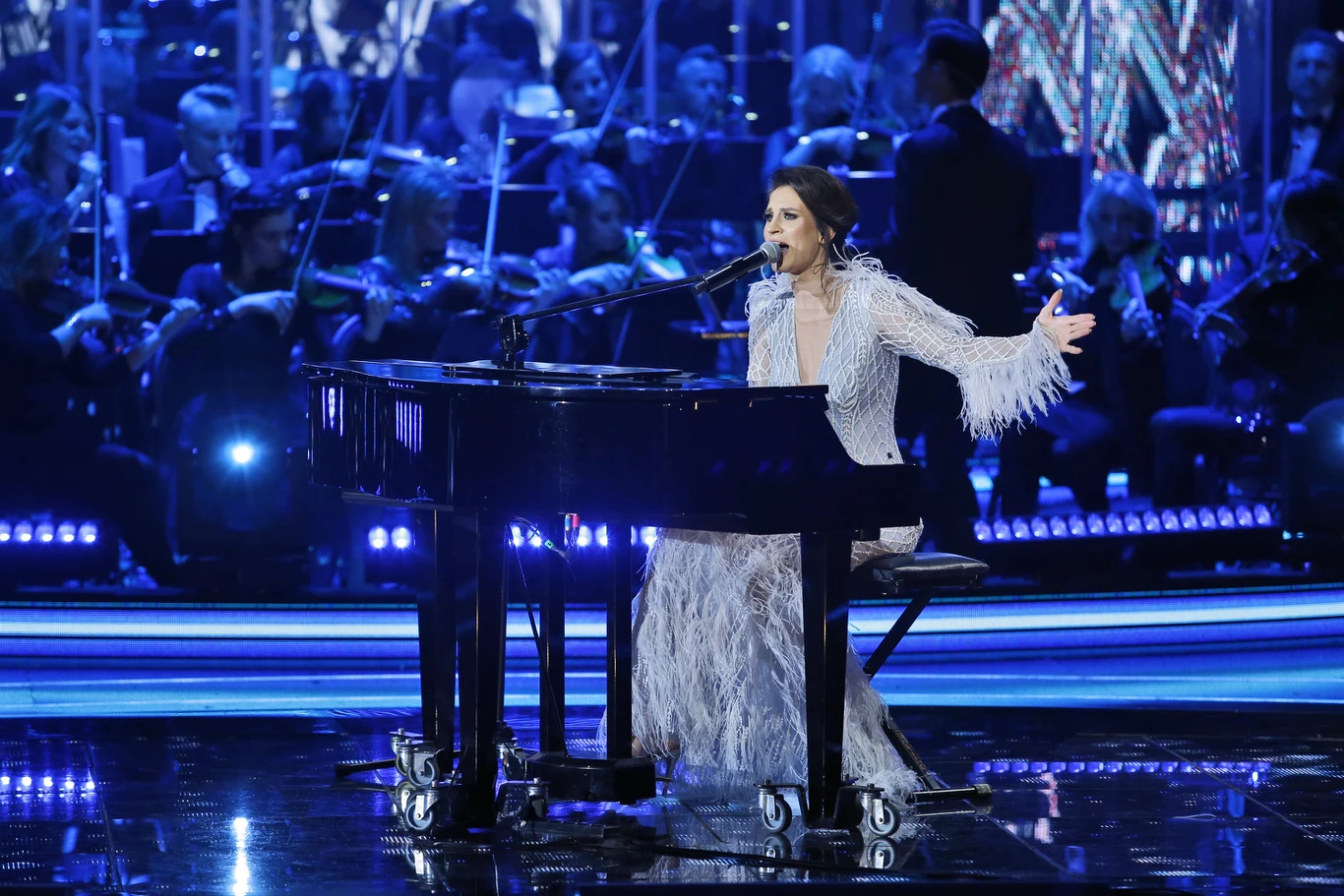 Jako dziecko rozpoczęła naukę gry na fortepianie, którą kontynuowała w szkołach muzycznych I i II stopnia w Poznaniu. 