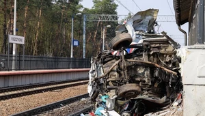 Karetka została zmiażdżona. Kierowca przeżył cudem