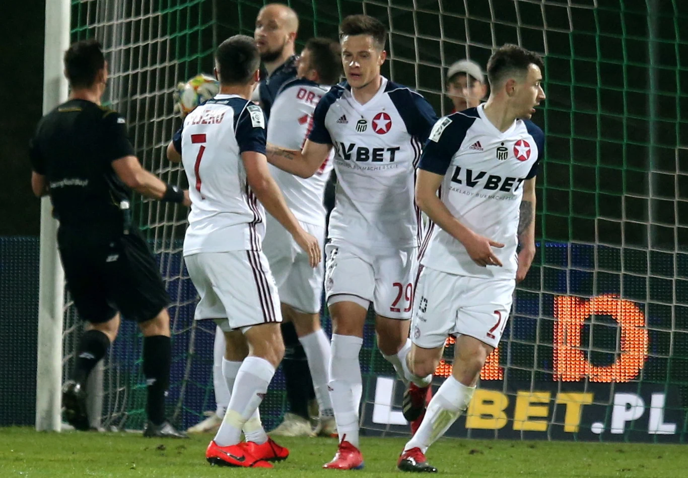 Piłkarze Wisły Kraków (od lewej): Sławomir Peszko, Matej Palczicz i Marko Kolar Piłkarze Wisły Kraków (od lewej): Sławomir Peszko, Matej Palczicz i Marko Kolar