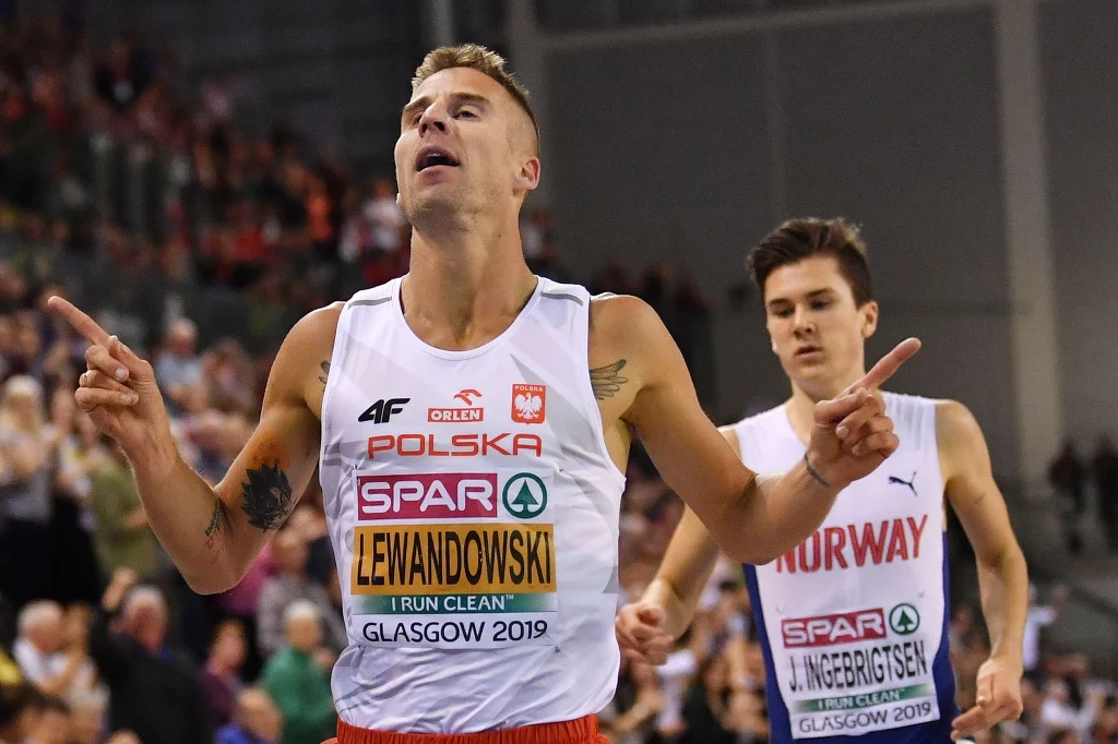 Marcin Lewandowski, za nim Norweg Jakob Ingebrigtsen