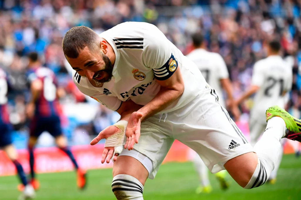 Karim Benzema cieszy się z gola Karim Benzema cieszy się z gola