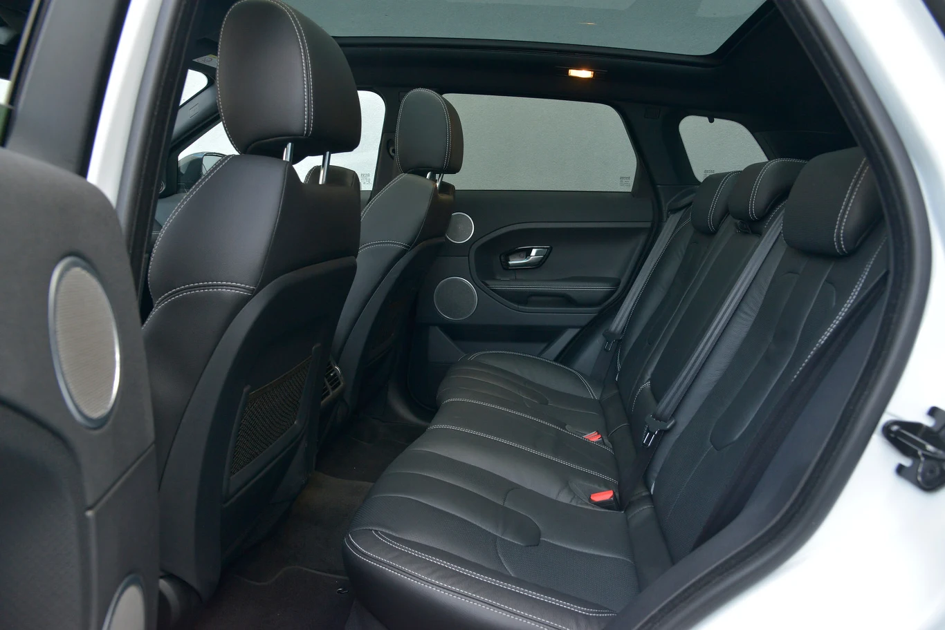 range rover evoque fotele tyl