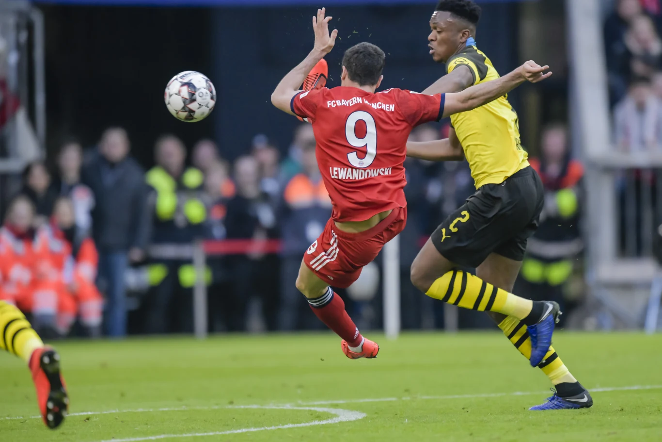 Robert Lewandowski strzela gola