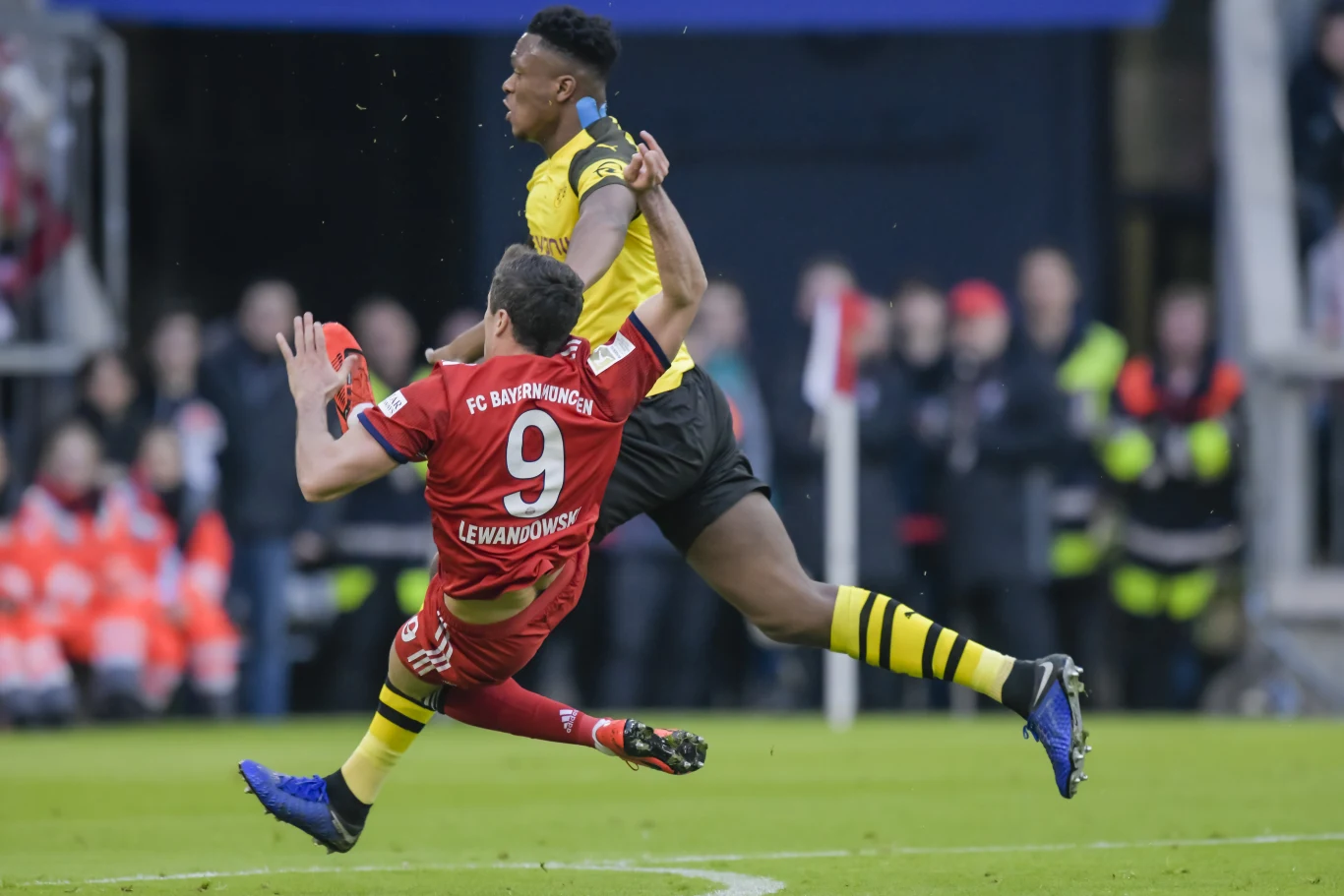 Robert Lewandowski strzela gola