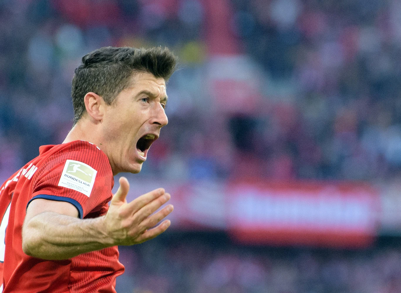 Robert Lewandowski cieszy się z gola