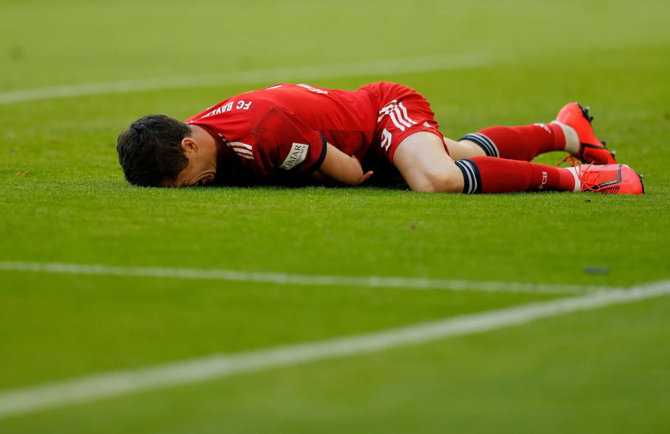 Robert Lewandowski ucierpiał na początku meczu