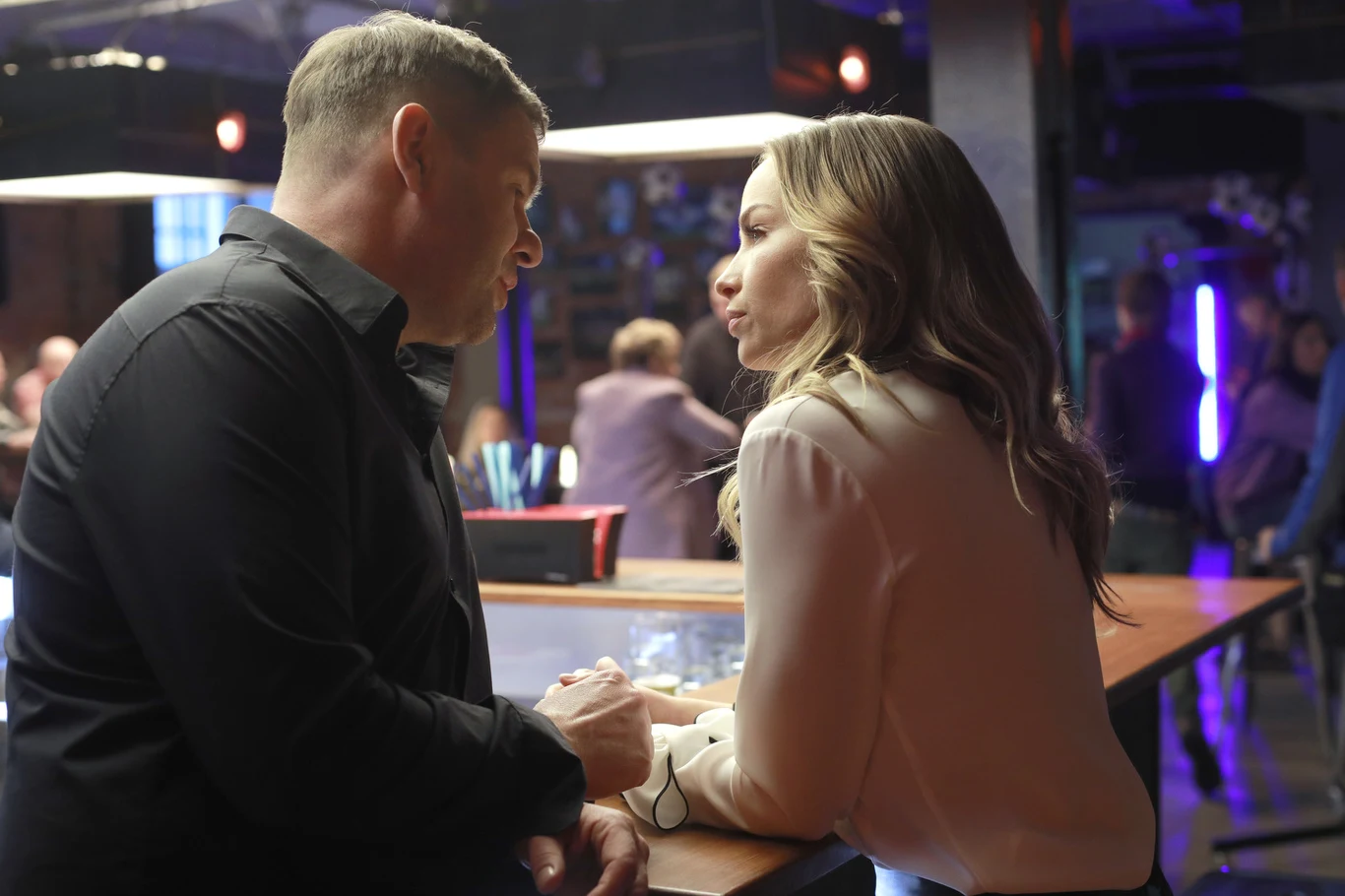 Tomasz Karolak i Weronika Książkiewicz na planie serialu