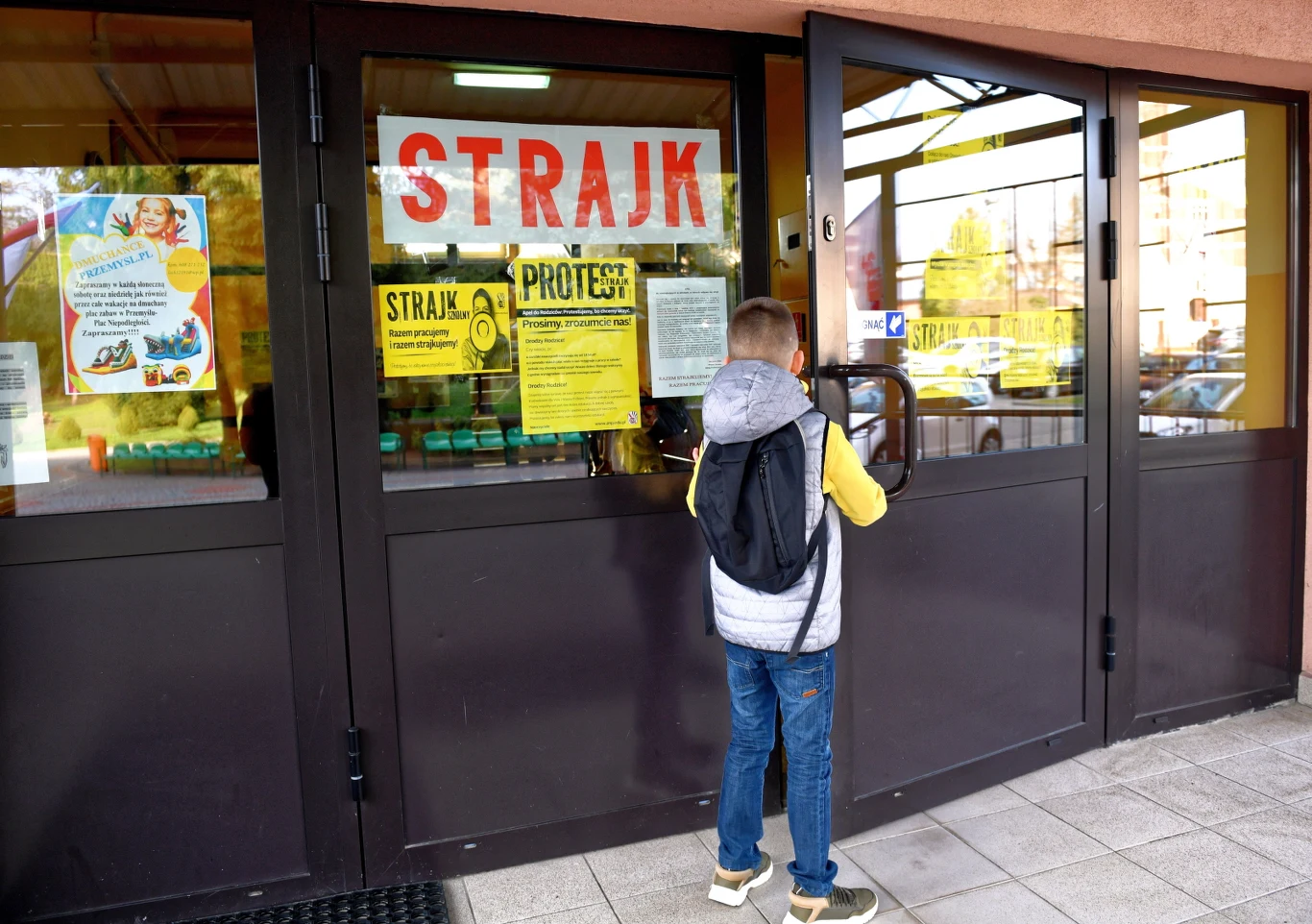 Strajk nauczycieli w jednej ze szkół w Przemyślu Strajk nauczycieli w jednej ze szkół w Przemyślu