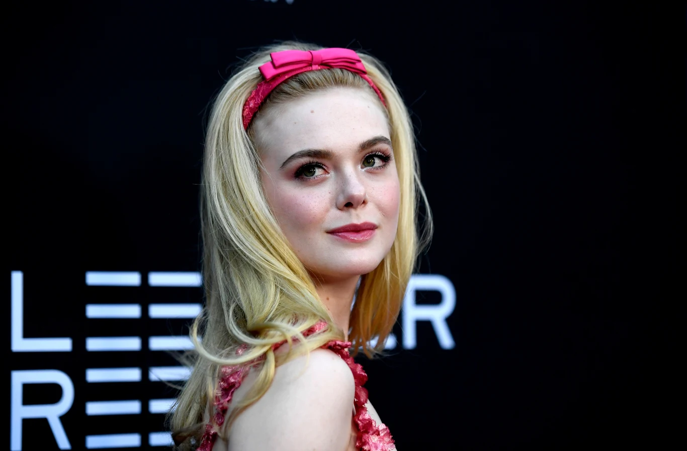 W 2017 roku Elle Fanning zagrała w filmie Sofii Coppoli "Na pokuszenie", będącej adaptacją powieści Thomasa Cullinana. Dwa lata później pojawiła się na planie produkcji Woody'ego Allena "W deszczowy dzień w Nowym Jorku" (na zdjęciu). Tutaj zagrała już główną rolę i błysnęła u boku takich gwiazd, jak Jude Low czy Selena Gomez.