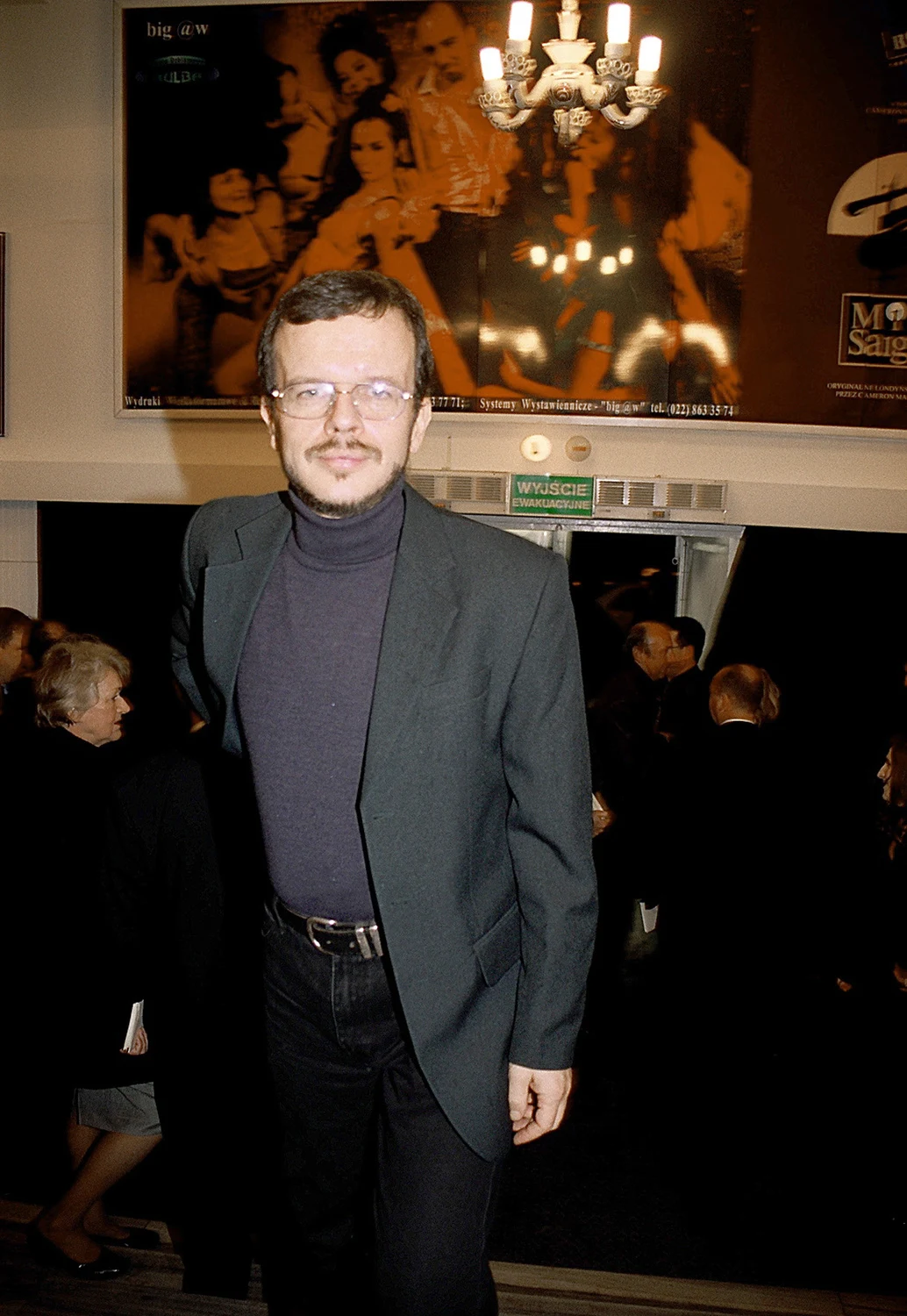 Jacek Kaczmarski karierę artystyczną rozpoczął w połowie lat 70. Był laureatem Festiwali Piosenki Studenckiej w Krakowie (nagroda za "Obławę") i Festiwalu Piosenki Prawdziwej w Gdańsku. Występował m.in. z Przemysławem Gintrowskim, współpracował z kabaretem "Pod Egidą". W 1979 r. przygotował wraz z Gintrowskim i Zbigniewem Łapińskim program poetycki "Mury", z którym występował w całym kraju. Rok później otrzymał nagrodę dziennikarzy na festiwalu w Opolu, a w 1981 r. zdobył tam drugą nagrodę w konkursie kabaretowym. Jacek Kaczmarski karierę artystyczną rozpoczął w połowie lat 70. Był laureatem Festiwali Piosenki Studenckiej w Krakowie (nagroda za "Obławę") i Festiwalu Piosenki Prawdziwej w Gdańsku. Występował m.in. z Przemysławem Gintrowskim, współpracował z kabaretem "Pod Egidą". W 1979 r. przygotował wraz z Gintrowskim i Zbigniewem Łapińskim program poetycki "Mury", z którym występował w całym kraju. Rok później otrzymał nagrodę dziennikarzy na festiwalu w Opolu, a w 1981 r. zdobył tam drugą nagrodę w konkursie kabaretowym.