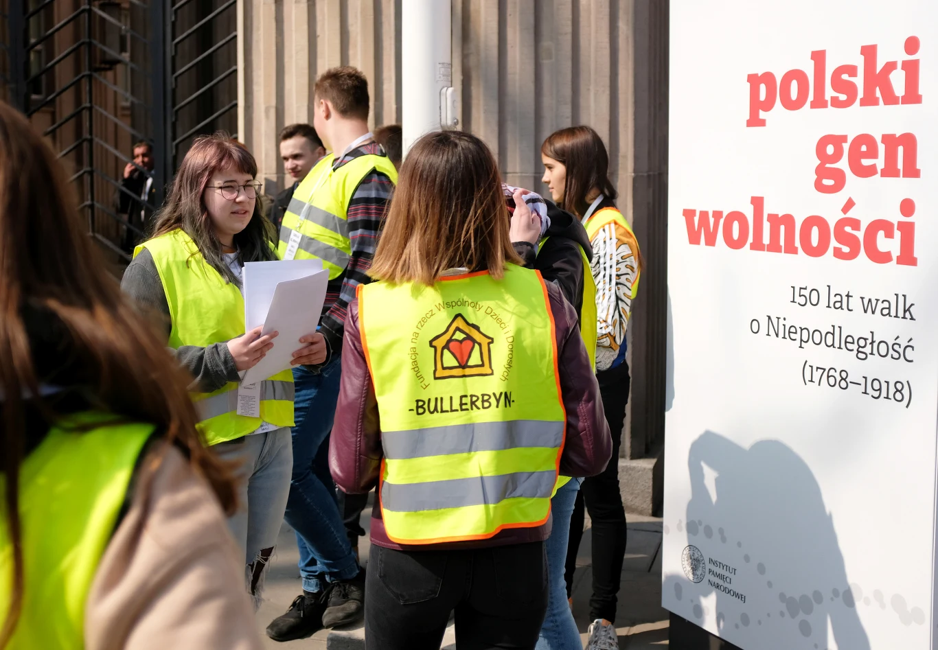 Uczniowie protestują przed siedzibą MEN