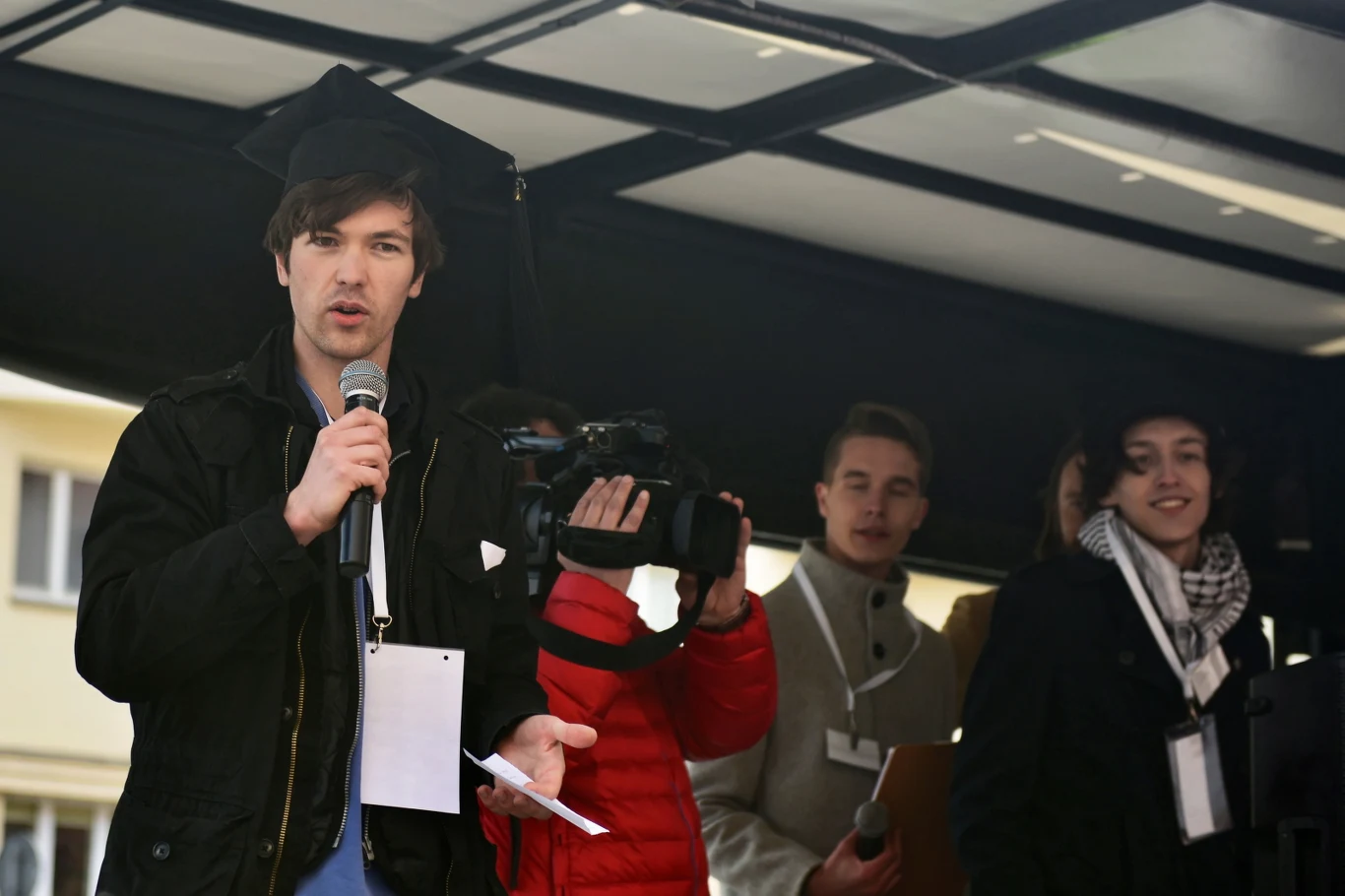 Uczniowie protestują przed siedzibą MEN