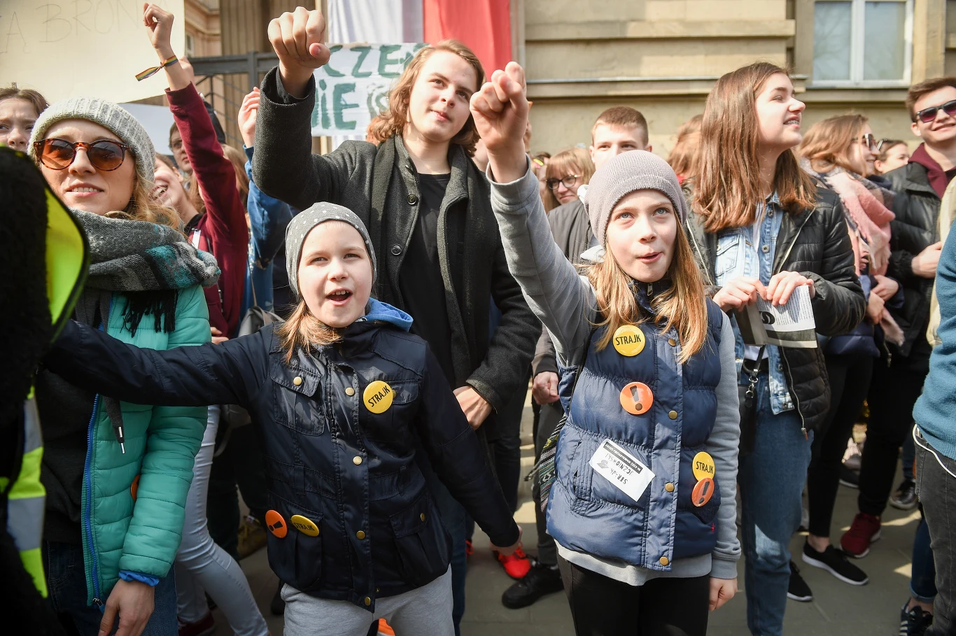 Uczniowie protestują przed siedzibą MEN