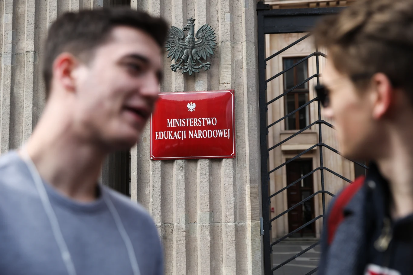 Uczniowie protestują przed siedzibą MEN