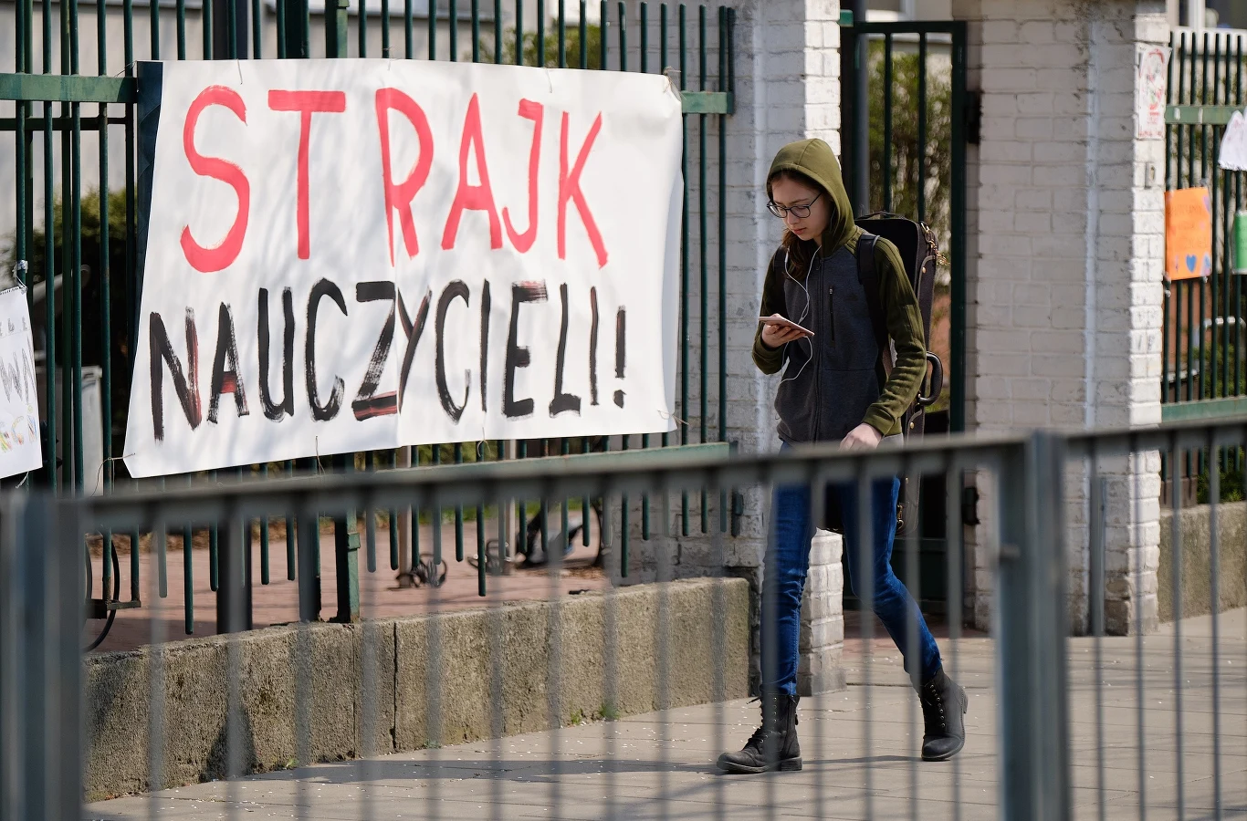 Zorganizowany przez Związek Nauczycielstwa Polskiego i Forum Związków Zawodowych strajk nauczycieli trwał od 8 do 27 kwietnia Zorganizowany przez Związek Nauczycielstwa Polskiego i Forum Związków Zawodowych strajk nauczycieli trwał od 8 do 27 kwietnia