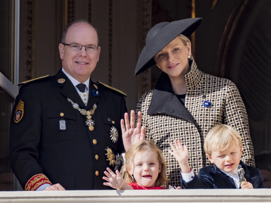 Charlene urodziła Albertowi dwoje dzieci: Gabrielę i Jakuba, bliźnięta, które przyszły na świat w 2014 roku. Charlene urodziła Albertowi dwoje dzieci: Gabrielę i Jakuba, bliźnięta, które przyszły na świat w 2014 roku.