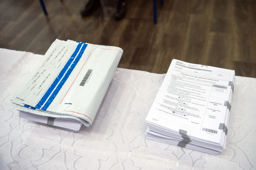 Wyniki egzaminu uczniowie poznają 14 czerwca. Zaświadczenia o wynikach egzaminu gimnazjalnego uczniowie otrzymają w dniu zakończenia roku szkolnego wraz ze świadectwem szkolnym, czyli 21 czerwca.