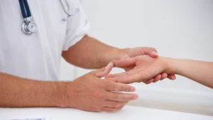 ​Tak wyliczane jest wynagrodzenie na zwolnieniu lekarskim. Nie każdy dostanie 80 proc. wypłaty