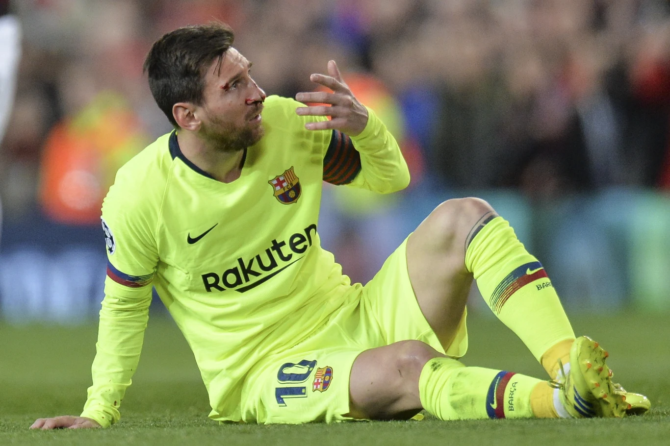 Kontuzjowany Messi po ataku Smallinga