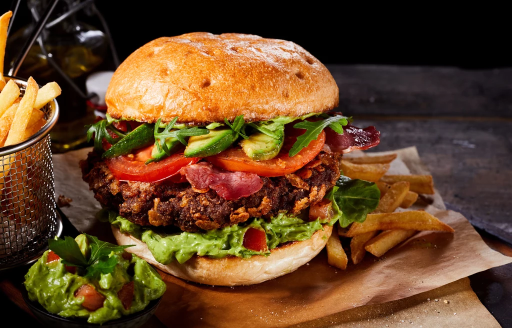W Stanach często do hamburgera dokłada się awokado i usmażony boczek