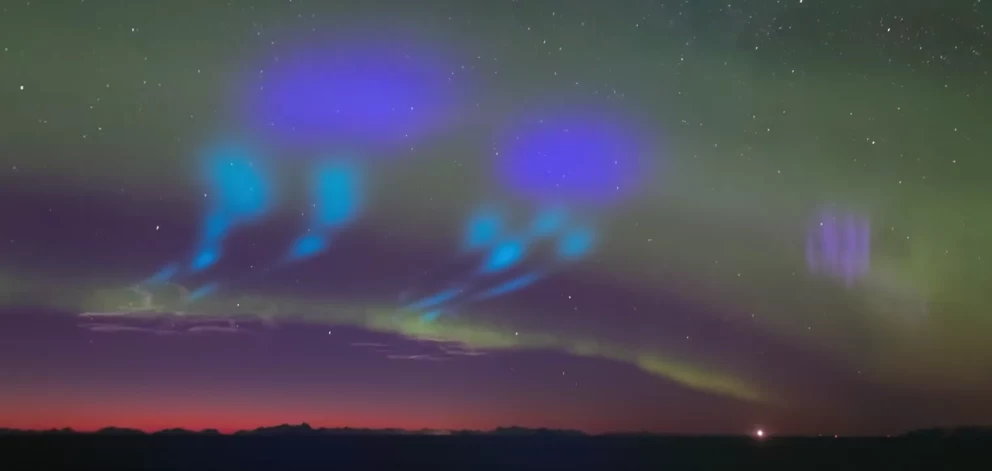 Światła, jakie pojawiły się w obszarze testów NASA. Fot. Zrzut ekranu z wideo autorstwa: Michael Theusner