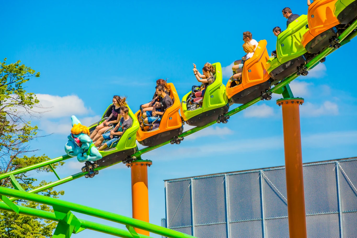 Energylandia to miejsce nie tylko dla miłośników adrenaliny, ale również dla rodzin z dziećmi, a nawet osób starszych