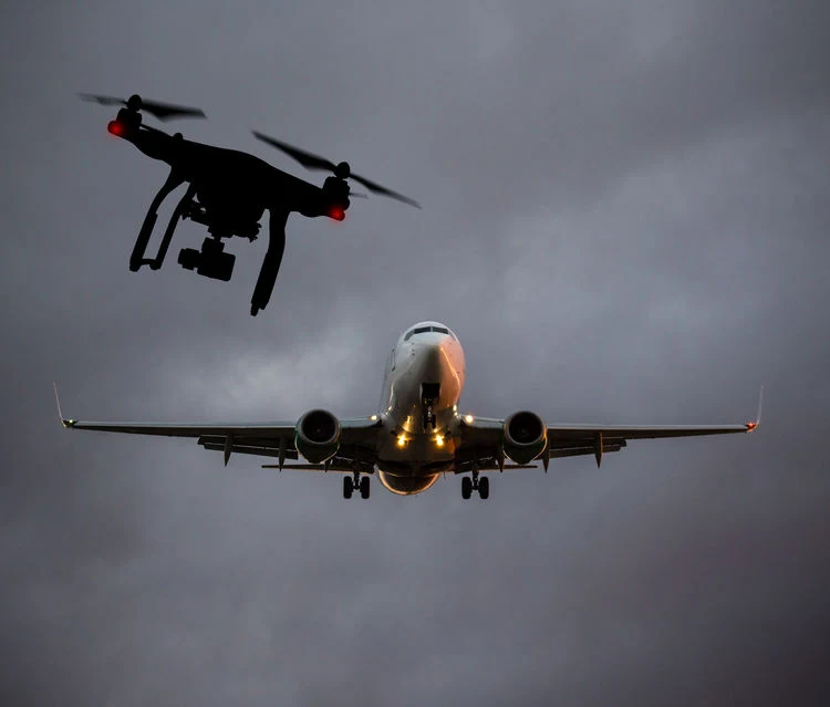 Walka z dronami przy lotniskach rozpoczyna się na dobre