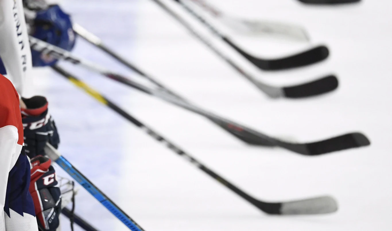 Hokeiści przed meczem Hokeiści przed meczem