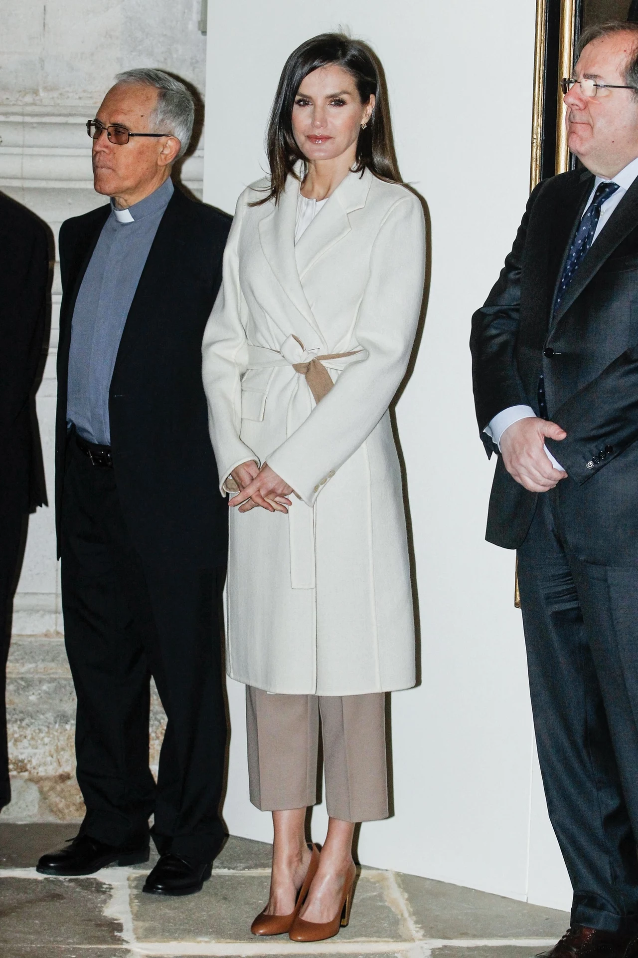 Na przykład ostatnio monarchini założyła wyraźnie za duże buty, co natychmiast wychwycili fotoreporterzy. Na przykład ostatnio monarchini założyła wyraźnie za duże buty, co natychmiast wychwycili fotoreporterzy.