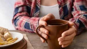 Odchudzające dodatki do herbaty. Co warto dodawać do ciepłego napoju?