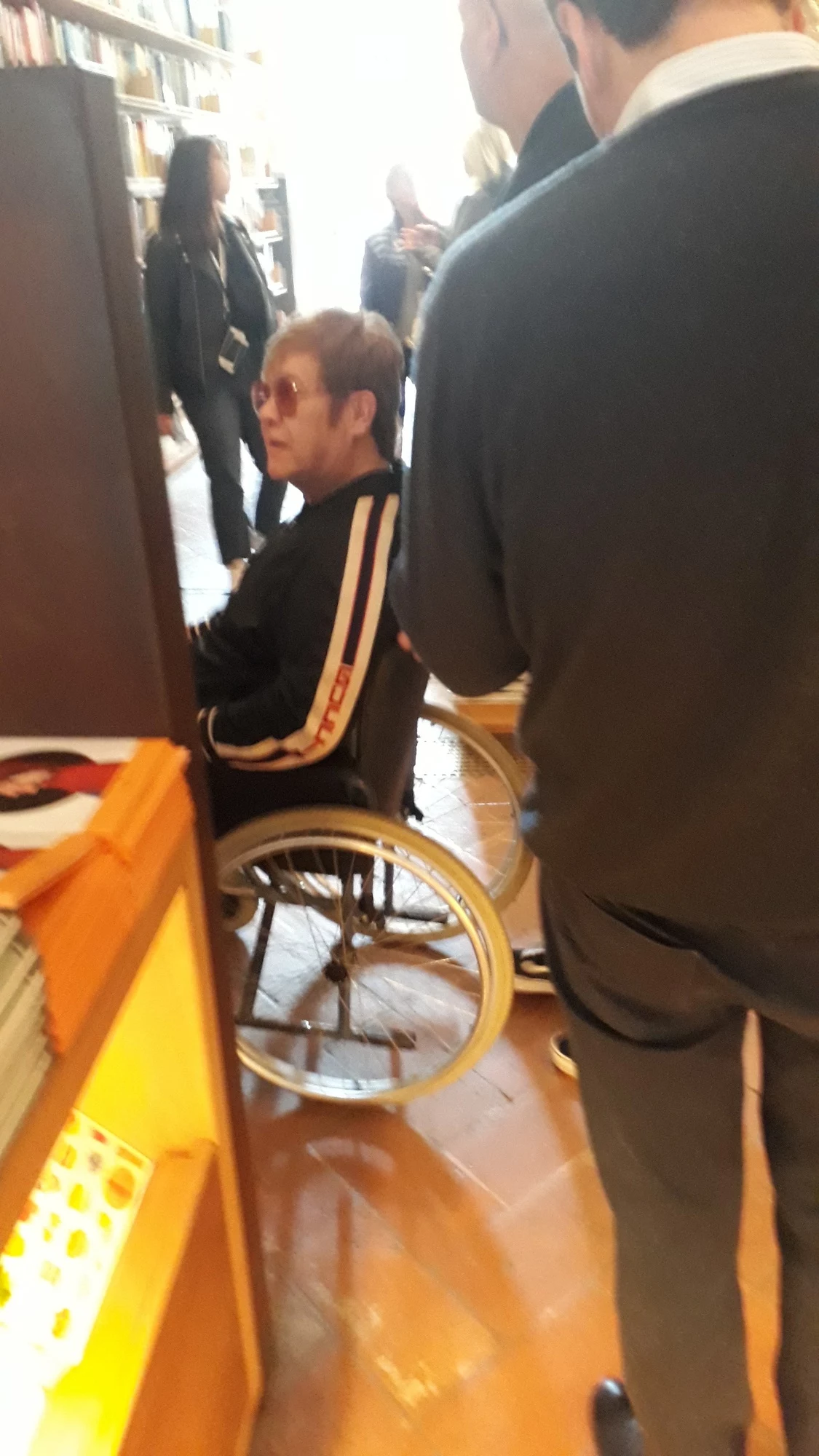 „Nawet skręcona kostka nie powstrzyma mnie od zobaczenia jednego z najpiękniejszych muzeów na świecie” - napisał na Instagramie, tym samym uspokoił swoich fanów. „Nawet skręcona kostka nie powstrzyma mnie od zobaczenia jednego z najpiękniejszych muzeów na świecie” - napisał na Instagramie, tym samym uspokoił swoich fanów.