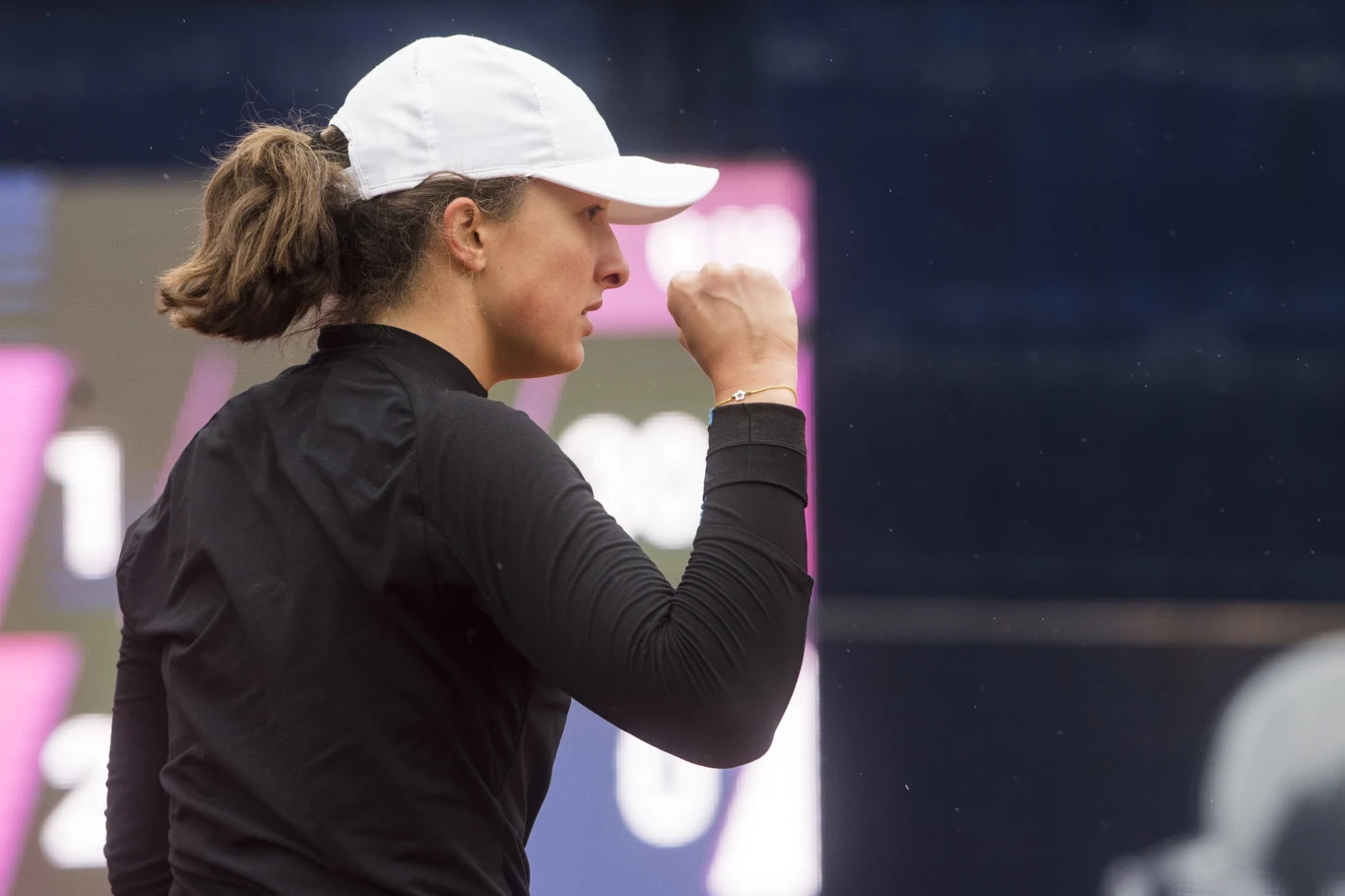 Polka i tak odniosła największy sukces w karierze, co da jej awans do pierwszej setki światowego rankingu. Polka i tak odniosła największy sukces w karierze, co da jej awans do pierwszej setki światowego rankingu.