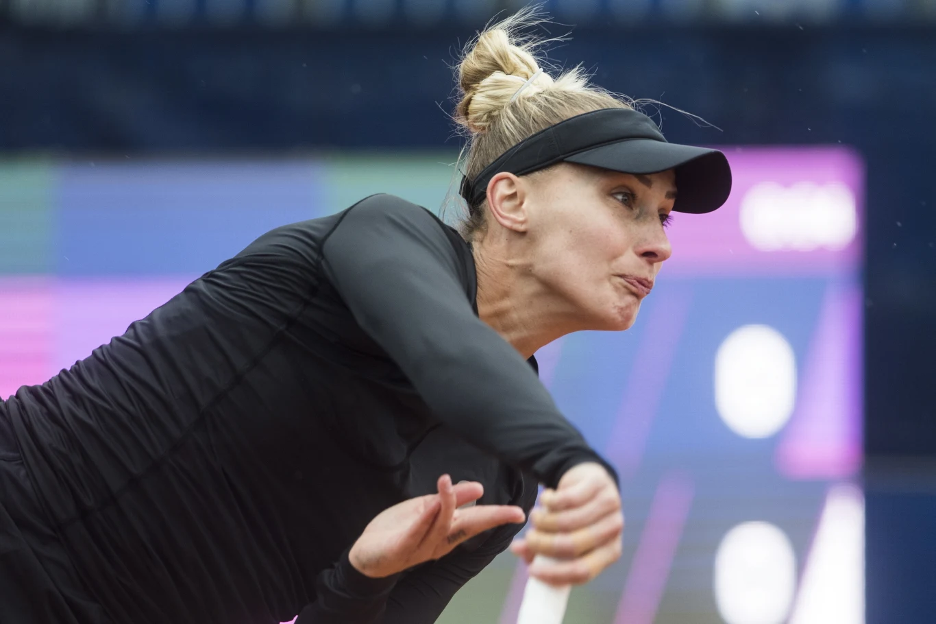 Polka i tak odniosła największy sukces w karierze, co da jej awans do pierwszej setki światowego rankingu. Polka i tak odniosła największy sukces w karierze, co da jej awans do pierwszej setki światowego rankingu.