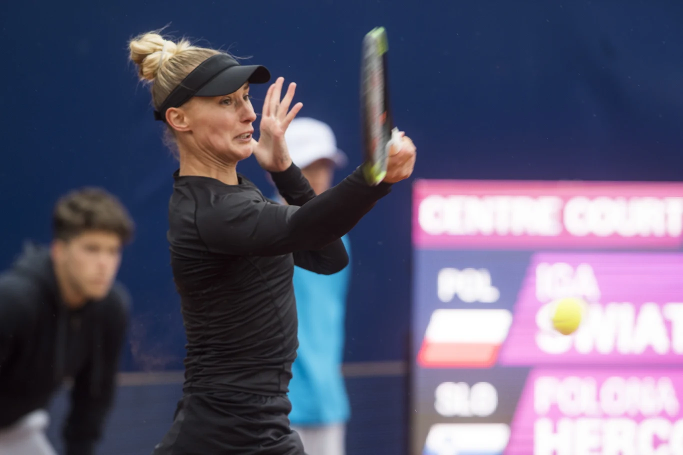 Polka i tak odniosła największy sukces w karierze, co da jej awans do pierwszej setki światowego rankingu. Polka i tak odniosła największy sukces w karierze, co da jej awans do pierwszej setki światowego rankingu.