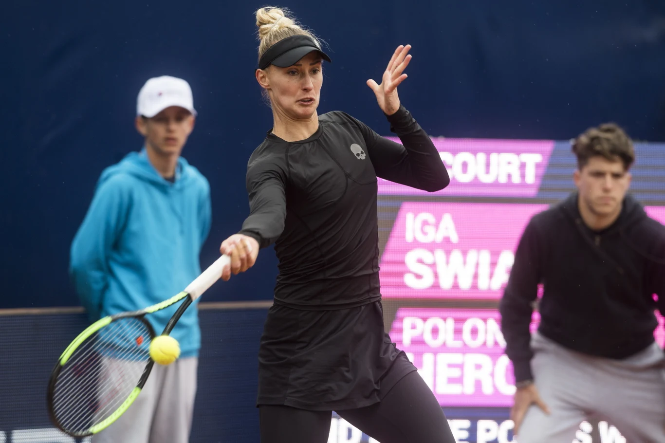 Polka i tak odniosła największy sukces w karierze, co da jej awans do pierwszej setki światowego rankingu. Polka i tak odniosła największy sukces w karierze, co da jej awans do pierwszej setki światowego rankingu.