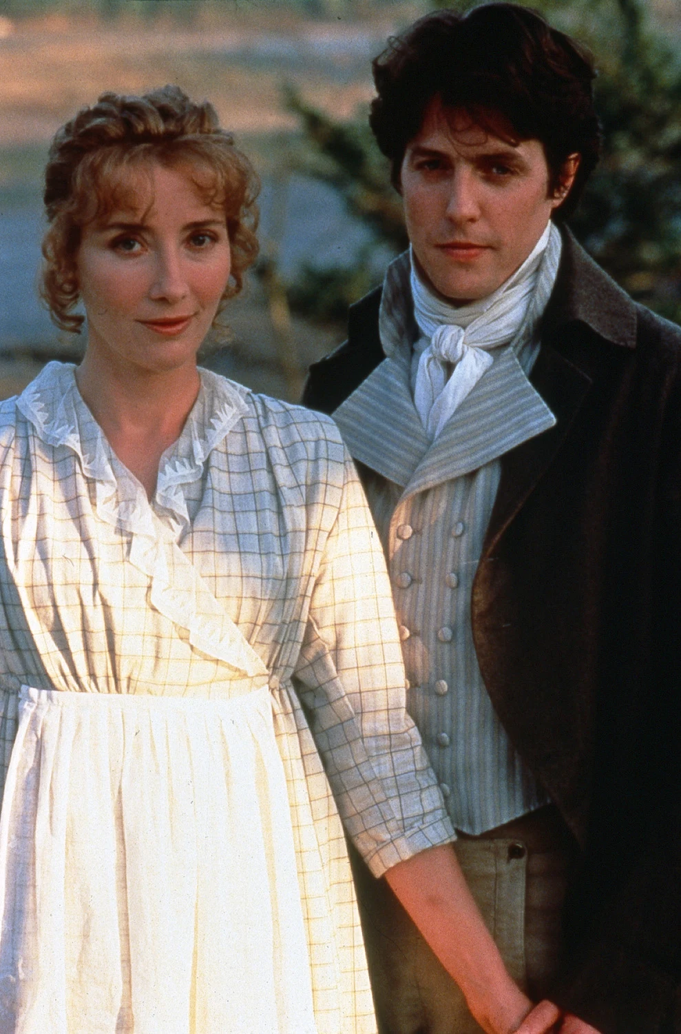 W kolejnych latach zagrał m.in. w filmach "Kryjówka Białego Węża" (1988) Kena Russella, "Wielki człowiek" (1990) u boku Joanne Whalley i Liama Neesona czy "Improwizacja" (1991), gdzie wcielił się w postać Fryderyka Chopina.
W 1992 roku wystąpił u Romana Polańskiego w erotycznym dramacie "Gorzkie gody" z Emmanuelle Seigner i Kristin Scott Thomas. Okazją do ponownej współpracy z Ivorym była rola w "Okruchach dnia" (1993) z Anthonym Hopkinsem i Emmą Thompson.

Na zdjęciu: Emma Thompson i Hugh Grant w filmie "Rozważna i romantyczna"