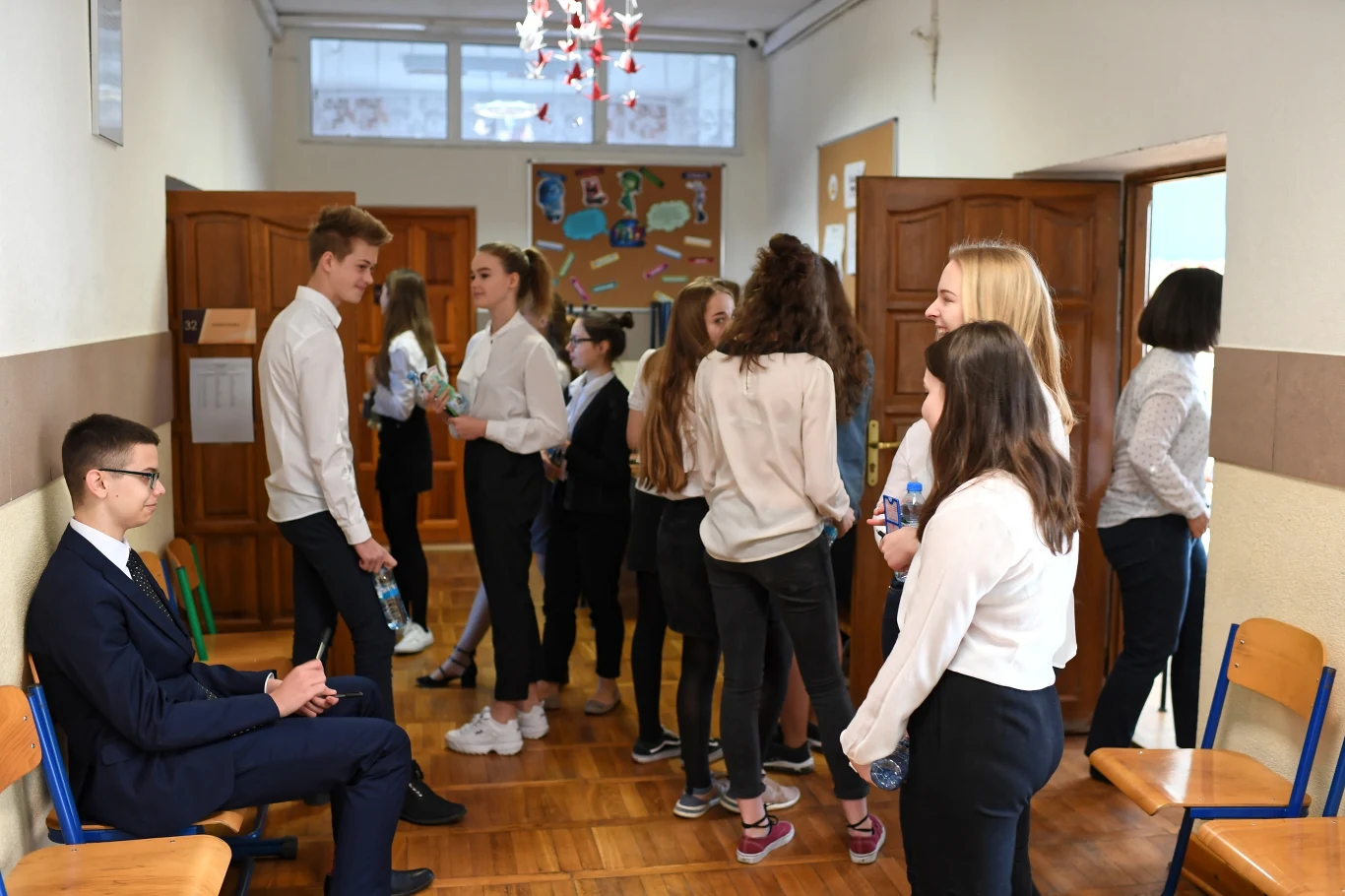 Uczniowie szkoły nr 18 im. Macieja Rataja w Lublinie przed rozpoczęciem egzaminu. Dla ponad 377 tys. uczniów VIII klas szkół podstawowych z 12,7 tys. szkół w kraju, rozpoczął się egzamin ósmoklasisty. Przeprowadzany jest po raz pierwszy w historii. 