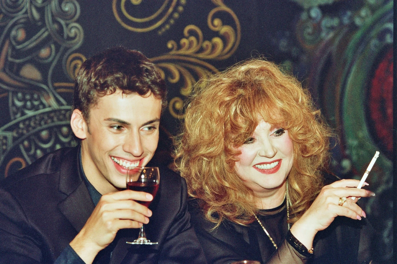 Ałła Pugaczowa była czterokrotnie rozwiedziona. Słynie ze swej słabości do sporo młodszych mężczyzn... Ałła Pugaczowa była czterokrotnie rozwiedziona. Słynie ze swej słabości do sporo młodszych mężczyzn...