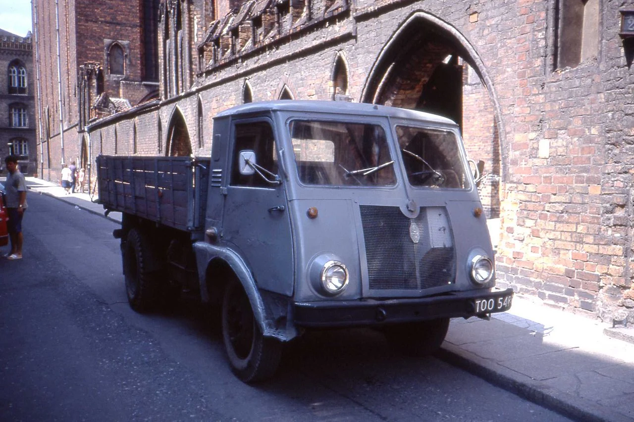 Star 25 z kabiną typu N20.1 na ulicach Torunia Star 25 z kabiną typu N20.1 na ulicach Torunia