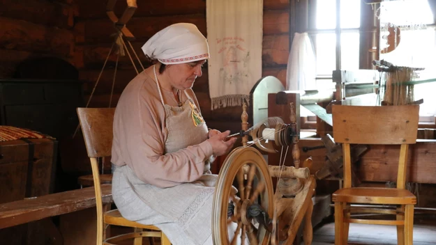 Ciekawym miejscem jest skansen, w którym każdy może spróbować swoich sił w przędzeniu wełny, czesaniu konopii i przygotowywaniu masła z pokrzywą.

Projekt finansowany ze środków Europejskiego Funduszu Rozwoju Regionalnego  pod nazwą: "Promotion of Tourism International Competitiveness”