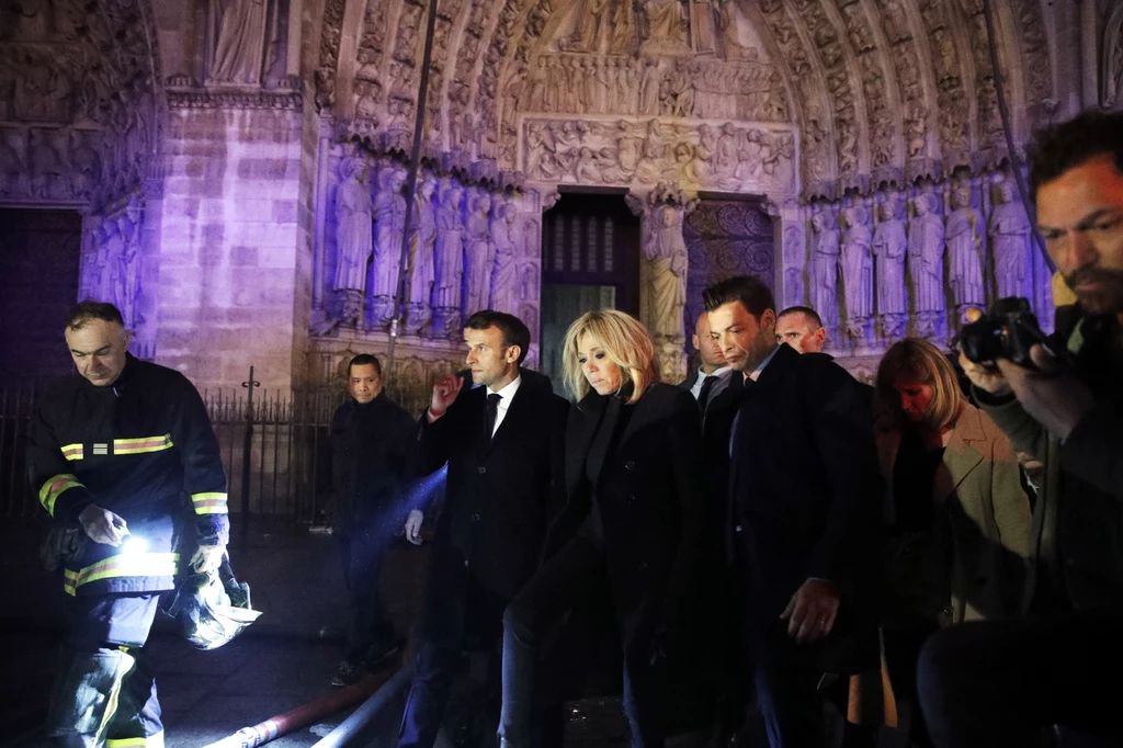 Na miejscu pożaru pojawił się prezydent Francji Emmanuel Macron z żoną
