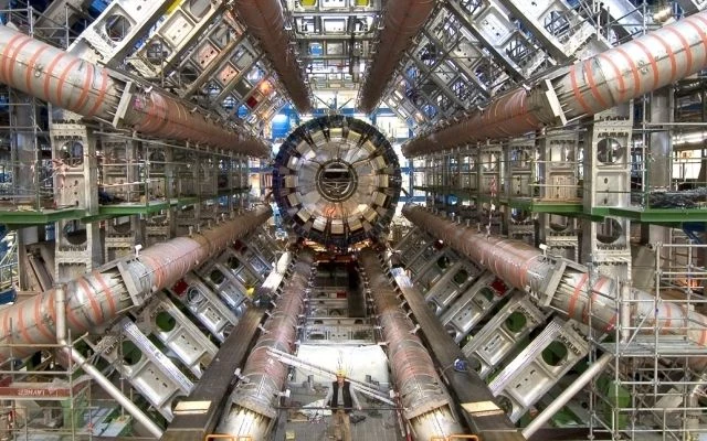 Naukowcy pracujący przy eksperymencie ALPHA w CERN stworzyli atomy antywodoru